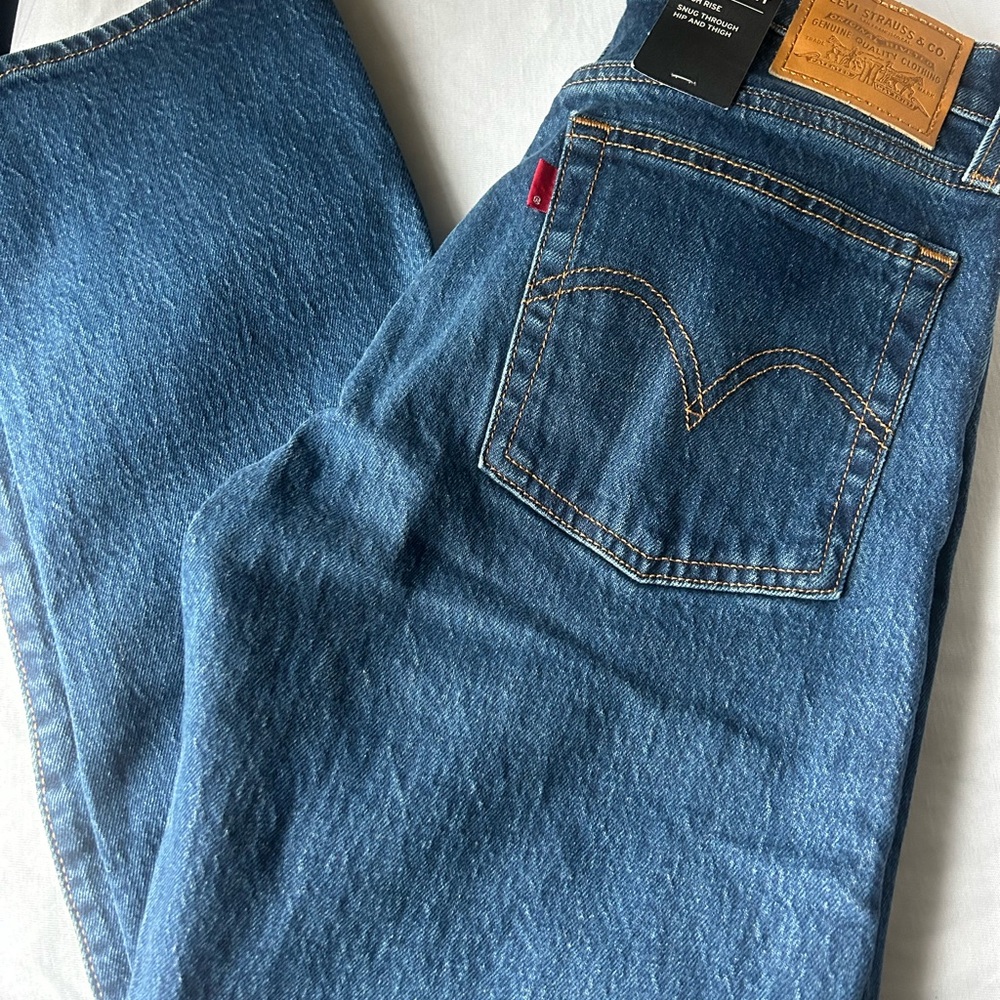BRAND NEW WITH TAGS Levi’s High rise jeans.